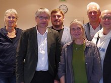 Das Foto zeigt die Teilnehmerinnen und Teilnehmer der Podiumsdiskussion der GRÜNEN im Kreis Höxter zur Gemeinwohlökonomie.